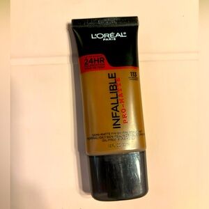 L’Oréal infallible pro-matte. Foundation. 24hr. Color Brown suede 113.